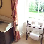 College Hill House 4*