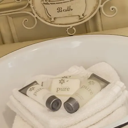 Bed & Breakfast College Hill House 4*