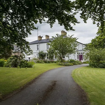 College Hill House 4*