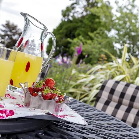 College Hill House 4*