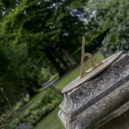 College Hill House 4*