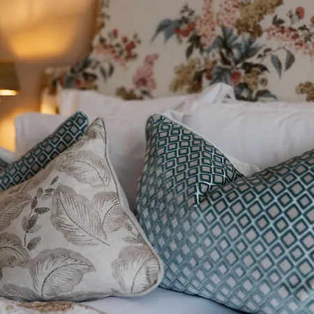 College Hill House 4*
