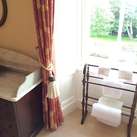 College Hill House 4*