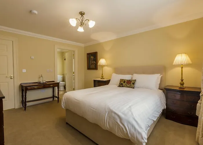 College Hill House 4*