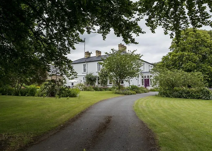 College Hill House 4*