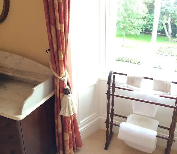 College Hill House 4*